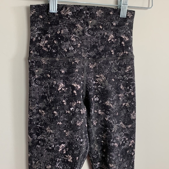 Lululemon Align Crop Size 2 - Picture 5 of 11